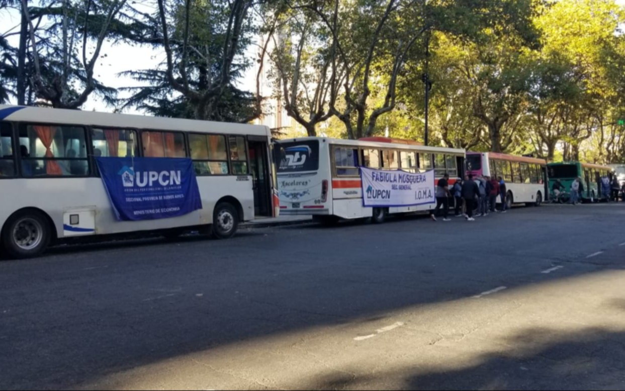 Platenses movilizan a Capital por la marcha del Día del Trabajador