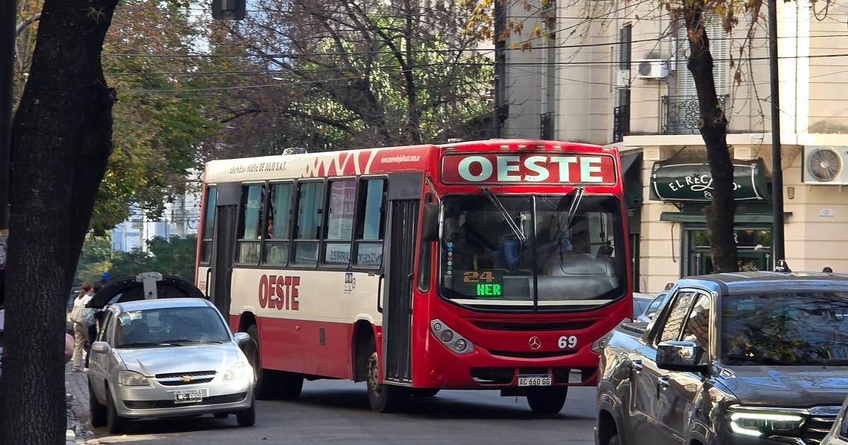 No hubo acuerdo: la UTA confirmó el paro de micros, que impactará en La ...