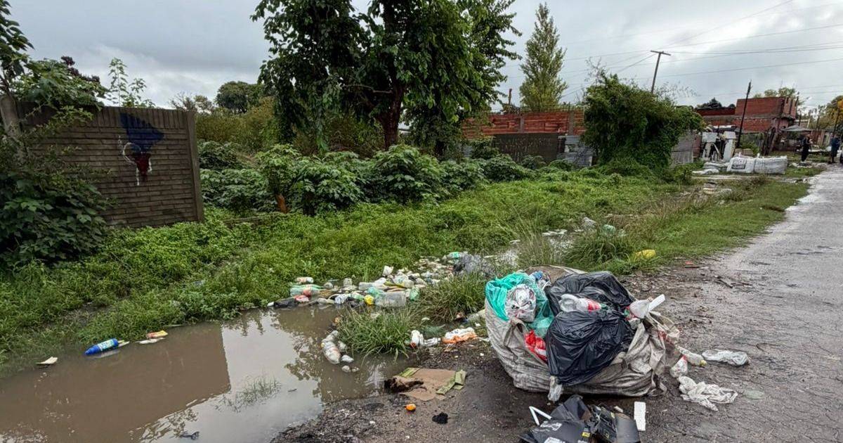 En San Carlos reclaman por basura acumulada y riesgo de inundación | El Dia