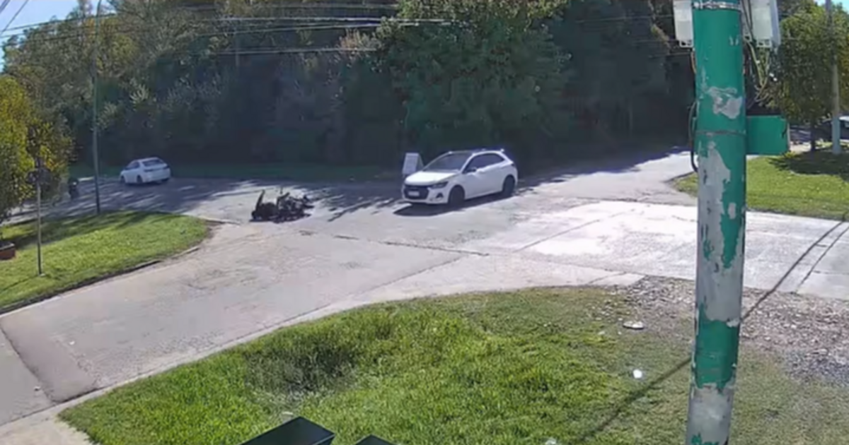 El segundo choque en menos de una semana: una moto y un auto chocaron ...