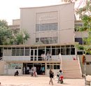 En un viejo pabellón del hospital San Martín se vienen abajo los techos