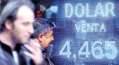 Restringen más la venta de dólares y sube el paralelo