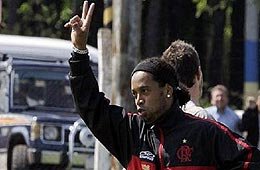 Escándalo de "Dinho": llegó 
borracho a entrenamiento