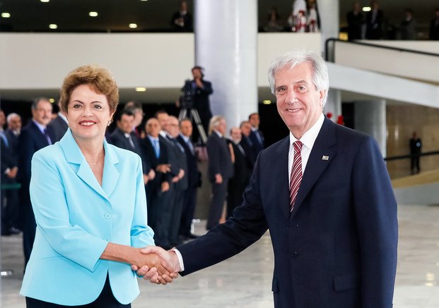 Tabaré reclamó en Brasil reformular el Mercosur