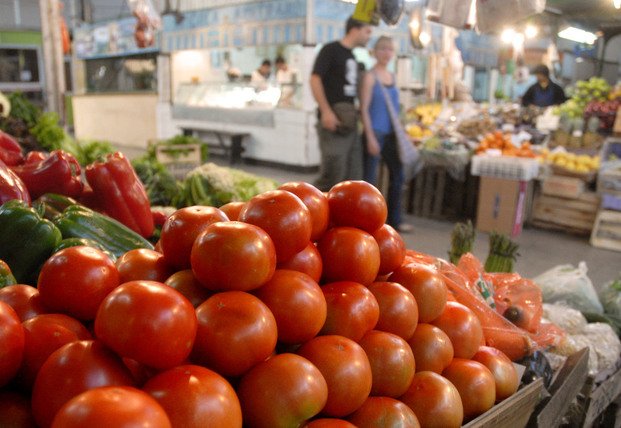 El tomate por las nubes: en la Ciudad hasta 40 pesos el kilo
