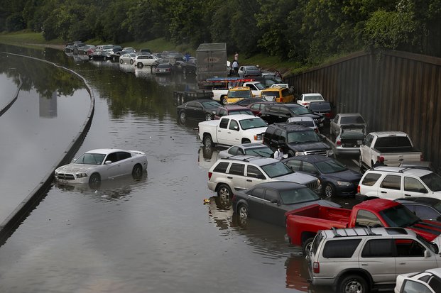 Más de 30 muertos en Texas y México por lluvias torrenciales