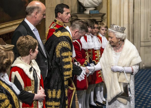 Reino Unido: Isabel II confirmó el referendo sobre la Unión Europea
