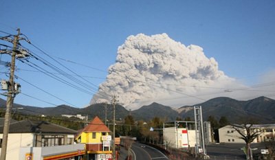 Alerta en Japón por erupción del volcán Shindake