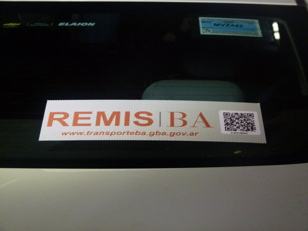 Ahora los remises van a llevar una identificación