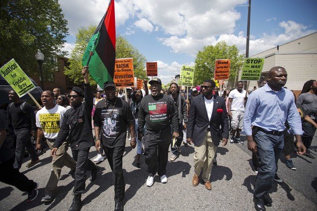 Sigue la tensión racial con más protestas en Baltimore