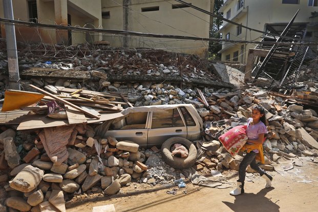 Milagro en Nepal: hallan sobrevivientes 
ocho días después del sismo