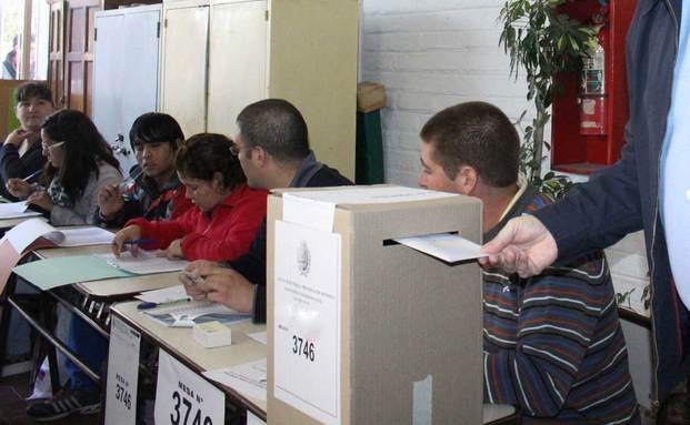 Mendoza: ya eligen concejales e 
intendentes en la capital y San Carlos