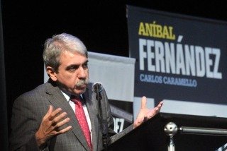 Aníbal Fernández se lanzó en la carrera por la Provincia