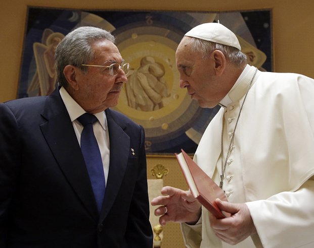 El Papa Francisco recibió a Raúl 
Castro en el Vaticano