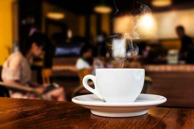 Sugieren poner límite al café: cinco diarios