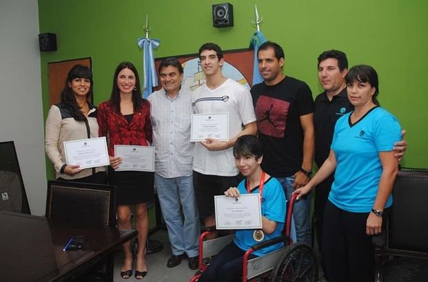 El intendente Gutiérrez entregó reconocimientos a deportistas quilmeños