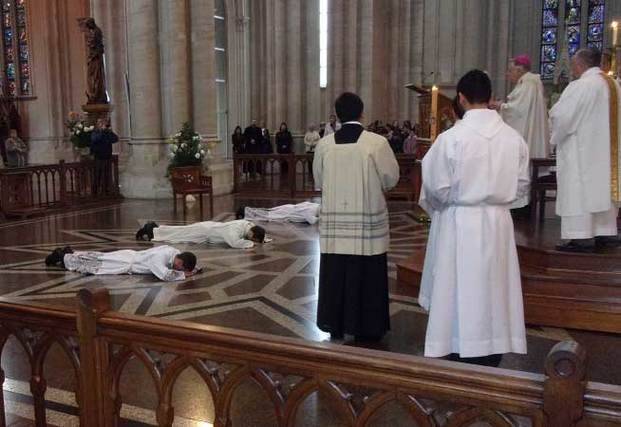 Ordenaron tres nuevos diáconos en la Catedral