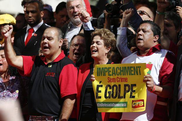 Brasil: aseguran que Dilma estudia convocar a elecciones anticipadas