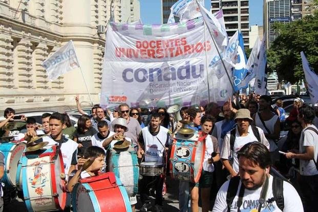 Docentes universitarios volvieron a rechazar la propuesta salarial