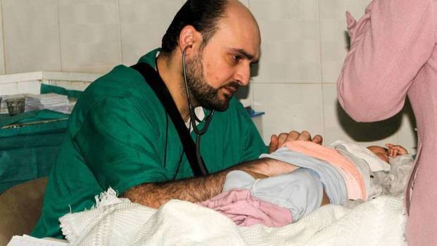 Adiós al último pediatra bajo las bombas en Alepo