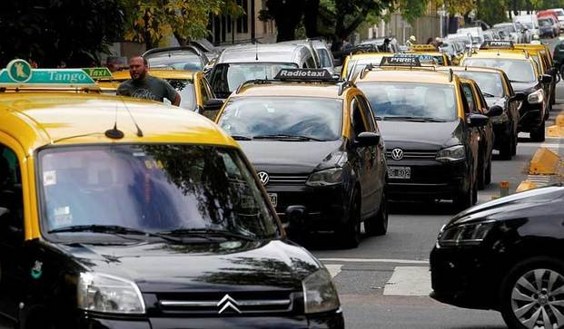 Capital federal fue un caos por protesta 
masiva de taxistas contra Uber