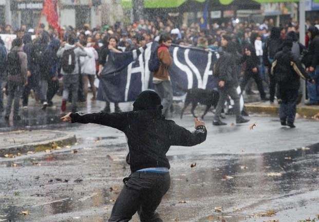 Protestas de estudiantes en Chile terminan con incidentes