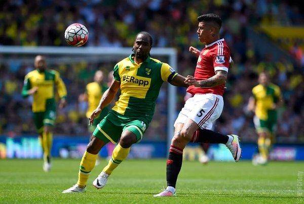 Con Rojo en cancha el United derrotó al Norwich City