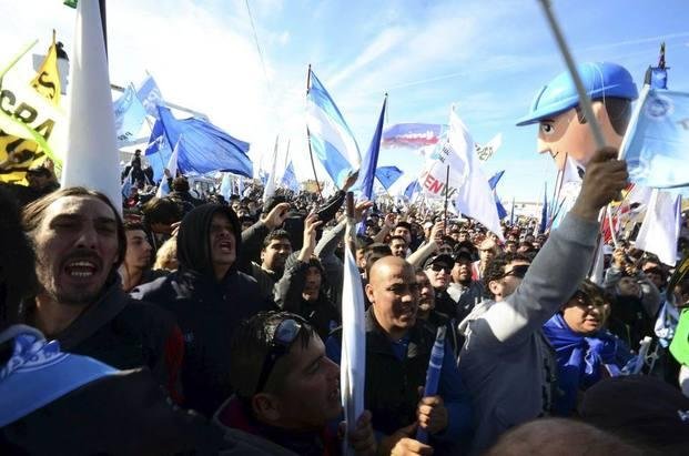 Para frenar la ley antidespidos, piden una tregua a empresarios