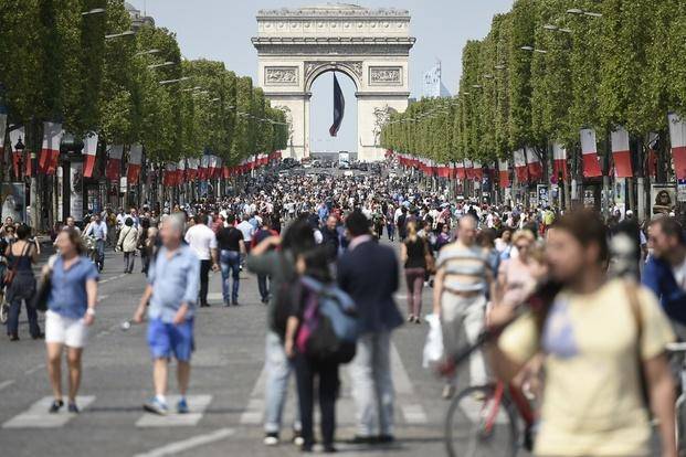 La avenida de los Campos Elíseos, peatonal un domingo al mes