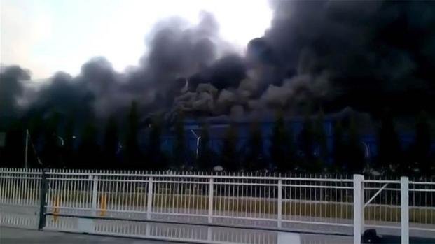 Gigantesco incendio en un frigorífico de Pilar