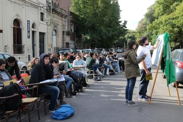 Clases públicas, movilización y paro por el conflicto en las universidades