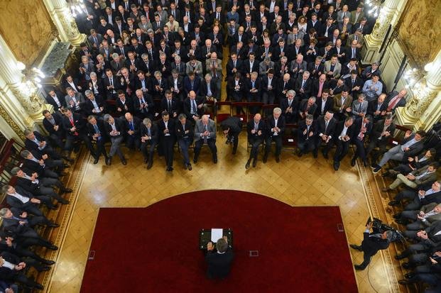 Empresarios firmaron un acuerdo para suspender los despidos durante 90 días