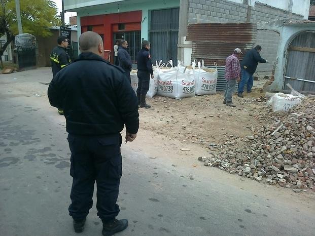 Susto por escape de gas en Tolosa: dos obreros afectados