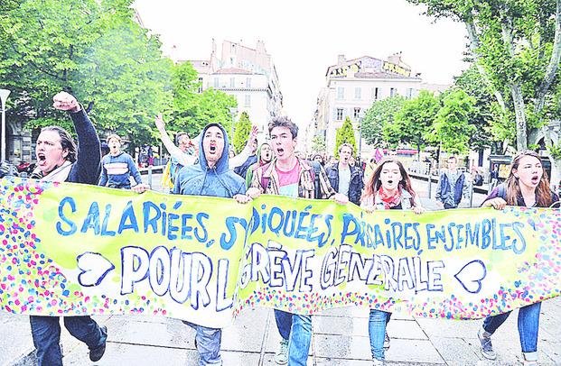 Francia quiere adoptar la reforma laboral sin pasar por el Congreso