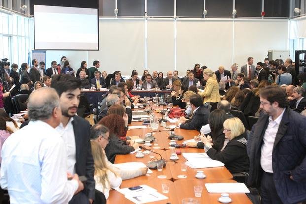Ley antidespidos: fuerte disputa voto a voto por el quórum en Diputados