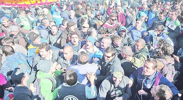 Ruidosa movilización de los gremios estatales en conflicto