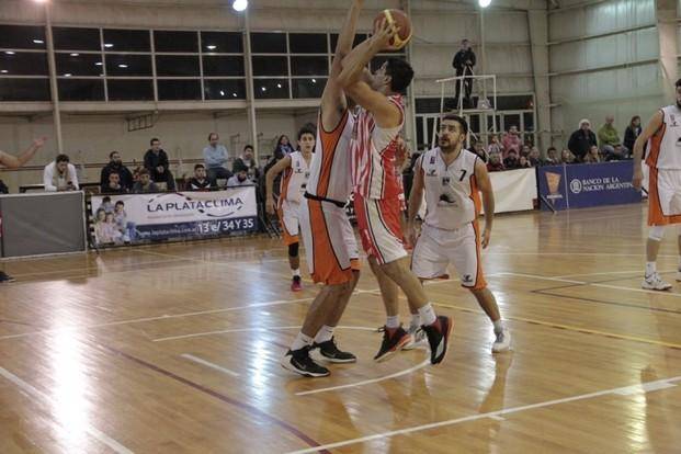 Estudiantes empardó la serie