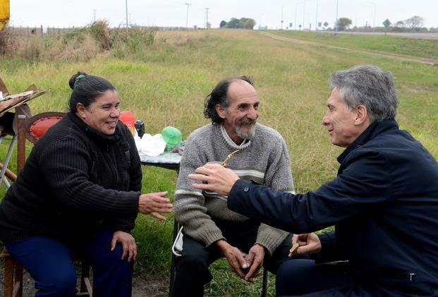 Agredieron al vendedor que fue saludado por Macri