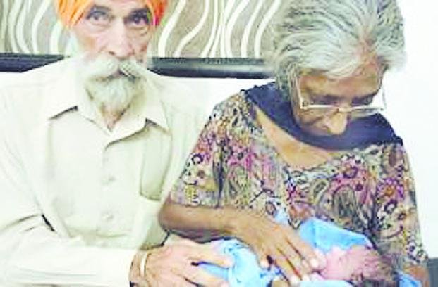 Fue madre a los 70 y disparó un debate bioético en todo el mundo