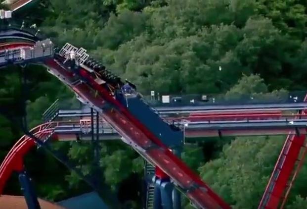 Rescatan a 10 argentinos “varados” en una montaña rusa