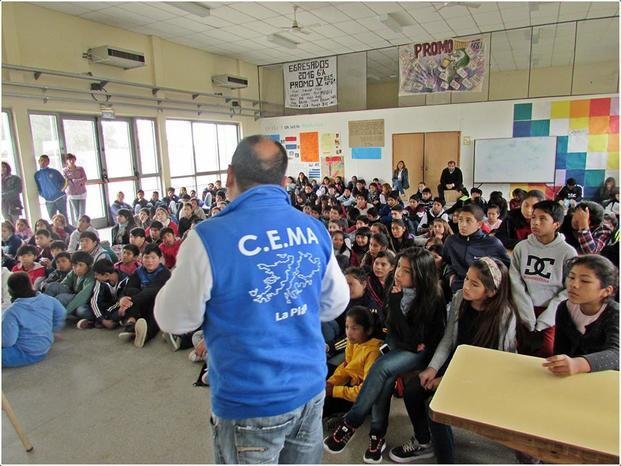 Dan cátedra en escuelas para recordar Malvinas