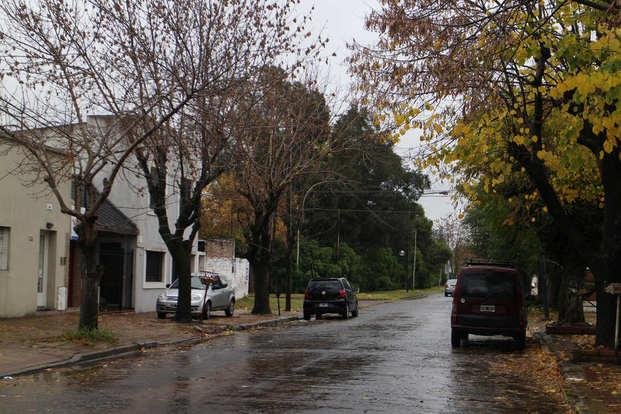 Demoraron a tres adolescentes por atacar autos estacionados
