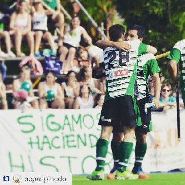 Se abrazó al triunfo