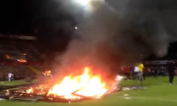 Descendieron e incendiaron todo