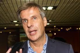 Redrado dijo que Cristina es la "responsable
directa del vaciamiento" del Banco Central