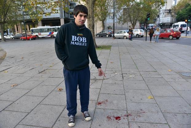 Un enfrentamiento en Plaza Moreno terminó con un “trapito” apuñalado