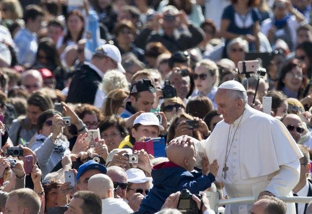 Francisco criticó a los que "hacen fintas para no ver a los pobres"