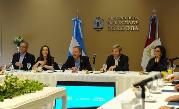 Provincias firmaron acuerdo para devolución de coparticipación