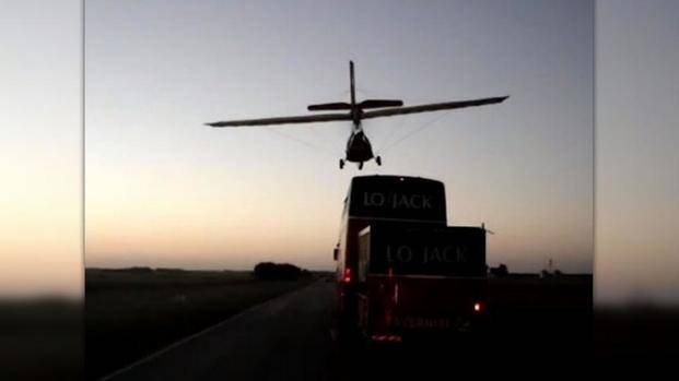 Una nueva locura de Marcos Di Palma que aterrizó su ultraliviano en el techo de un camión