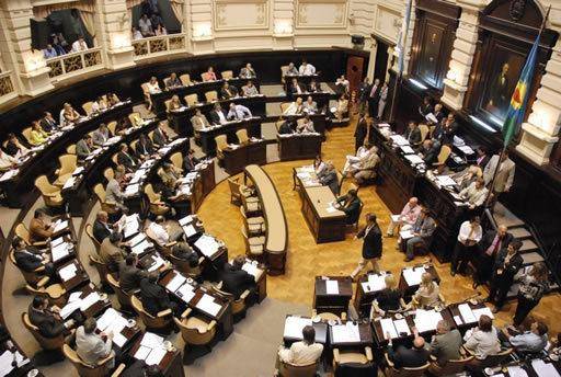 Legisladores del FPV piden nueva sesión
